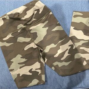 VS Pink Ultimate Camo Yoga Leggings